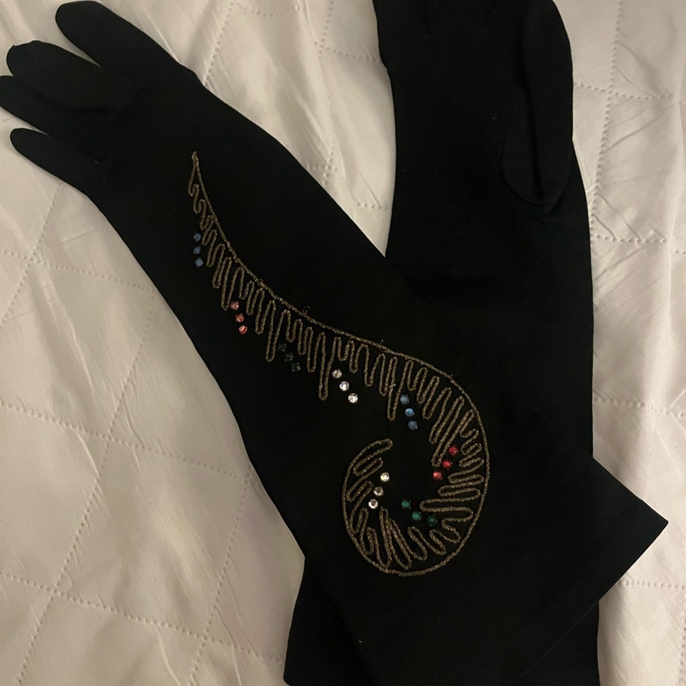 Beautiful Vintage 40’sblack Gloves with Gems